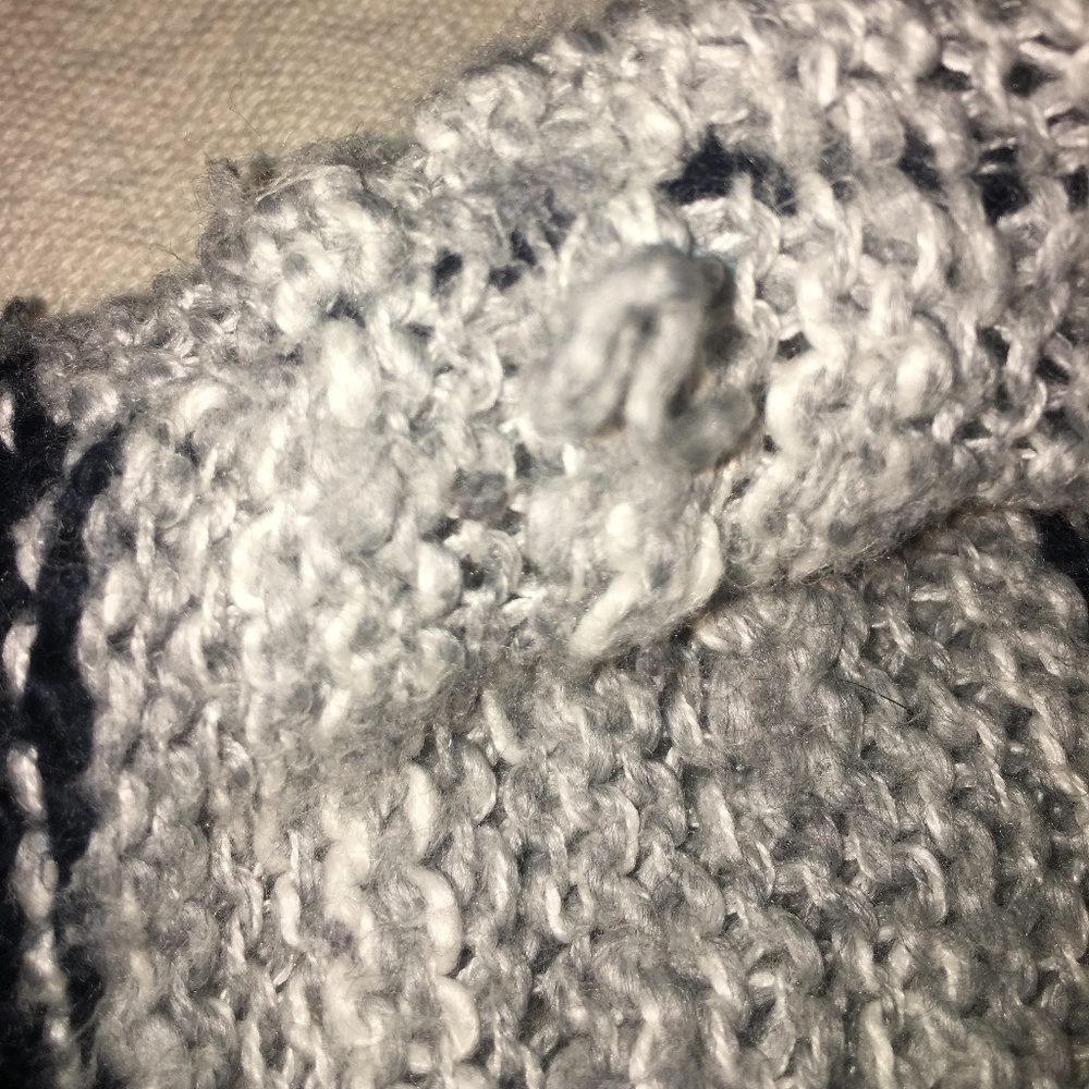 ❌ SOLD ❌ Gilly Hicks Striped Grey & Navy Sweater - Picture 4 of 5